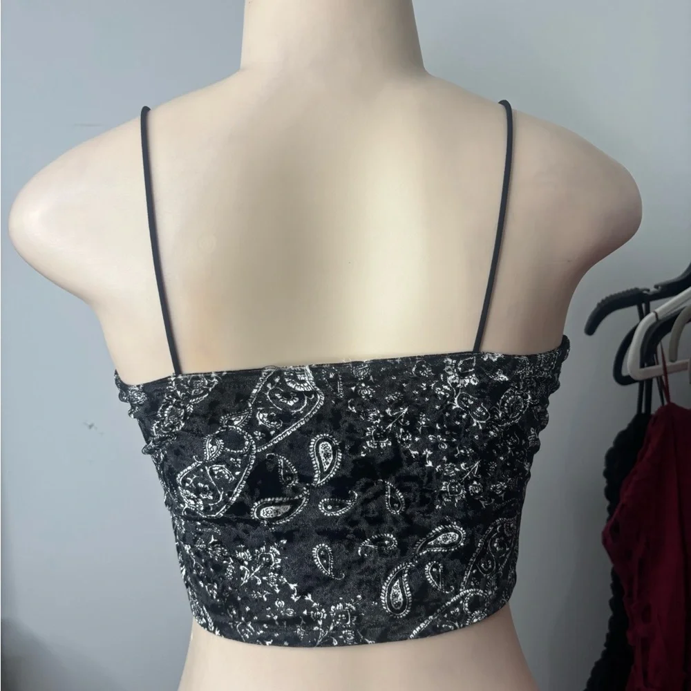 Black Bandana Velvet Crop Top - Picture 5 of 5